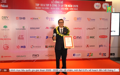 TỔNG GIÁM ĐỐC HANEL THAY MẶT HANEL NHẬN CHỨNG NHẬN TOP 10 CÔNG TY CÔNG NGHỆ UY TÍN VIỆT NAM NĂM THỨ 6 LIÊN TIẾP TẠI HÀ NỘI - TIN THỜI SỰ 17H45 NGÀY 7/8 TRÊN KÊNH TRUYỀN HÌNH HÀ NỘI 1